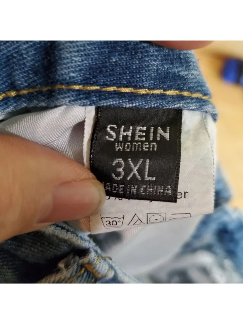 Shein Shorts Womens 3XL Blue Multicolor Aztec Pocket Denim Cuffed *Read*